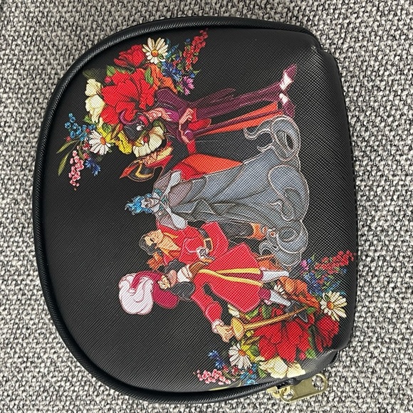 Disney Villains Black Cosmetic Bag - Picture 14 of 16